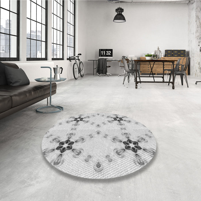 Round Patterned Platinum Gray Rug in a Office, pat3214gry