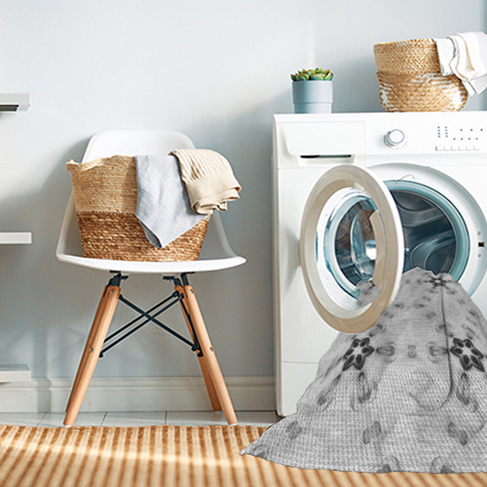 Machine Washable Transitional White Smoke Rug in a Washing Machine, wshpat3214
