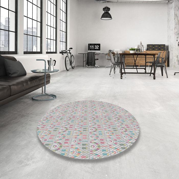 Round Machine Washable Transitional Platinum Gray Rug in a Office, wshpat3240