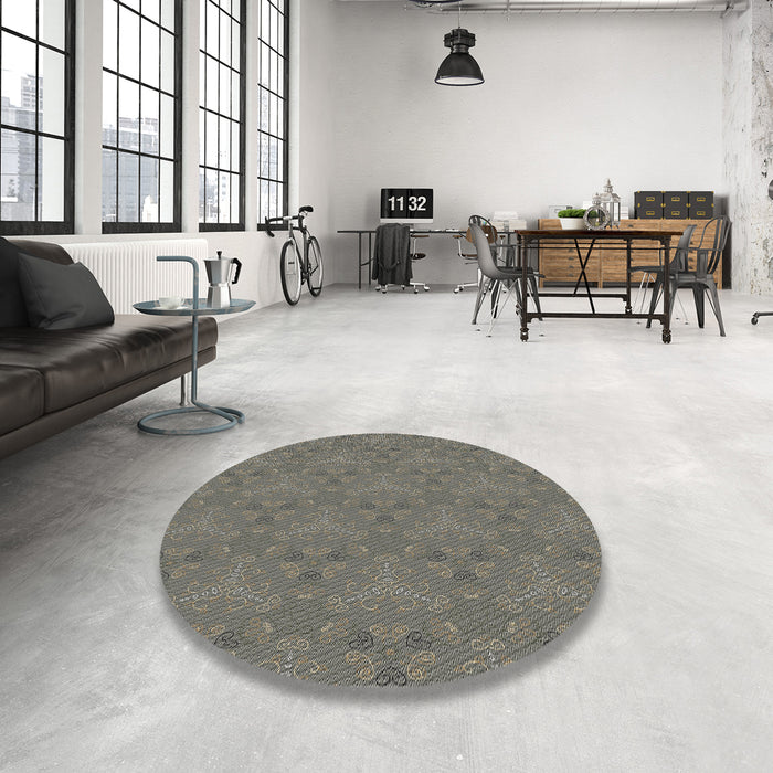 Round Machine Washable Transitional Western Charcoal Gray Rug in a Office, wshpat3273