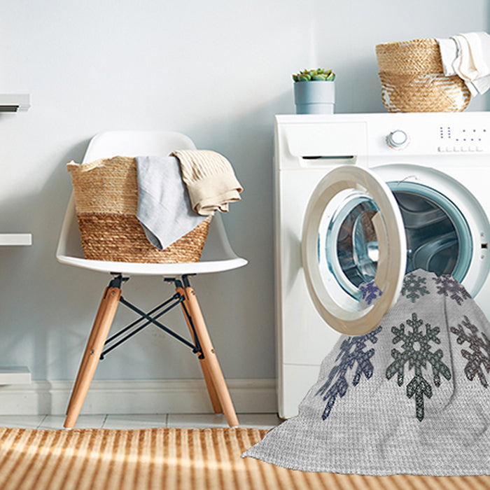 Machine Washable Transitional White Smoke Rug in a Washing Machine, wshpat3324