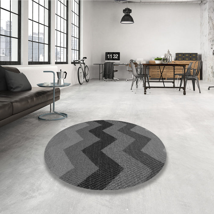 Round Patterned Platinum Gray Rug in a Office, pat334gry