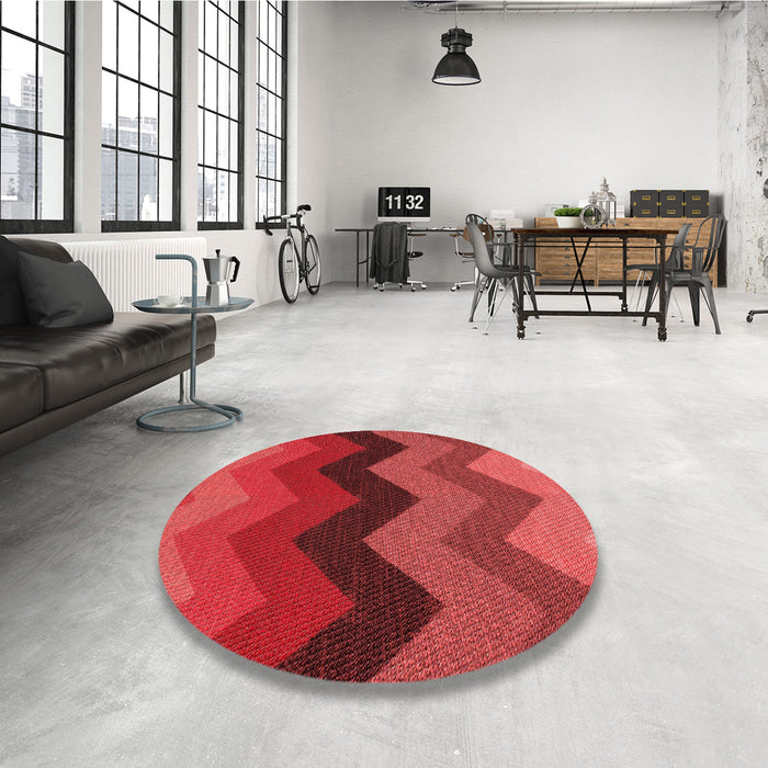 Round Patterned Red Rug in a Office, pat334rd