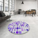 Round Patterned Platinum Gray Novelty Rug in a Office, pat3380