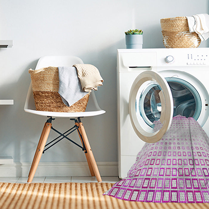 Machine Washable Transitional White Smoke Rug in a Washing Machine, wshpat3383