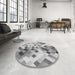 Round Patterned Platinum Gray Rug in a Office, pat3412gry