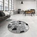 Round Patterned Cloud Gray Rug in a Office, pat3425gry