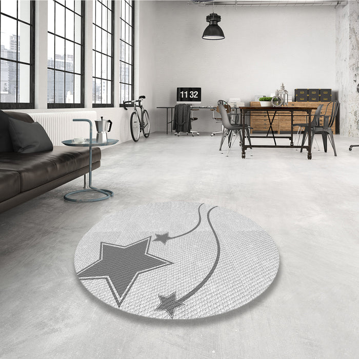 Round Patterned Platinum Gray Rug in a Office, pat3432gry