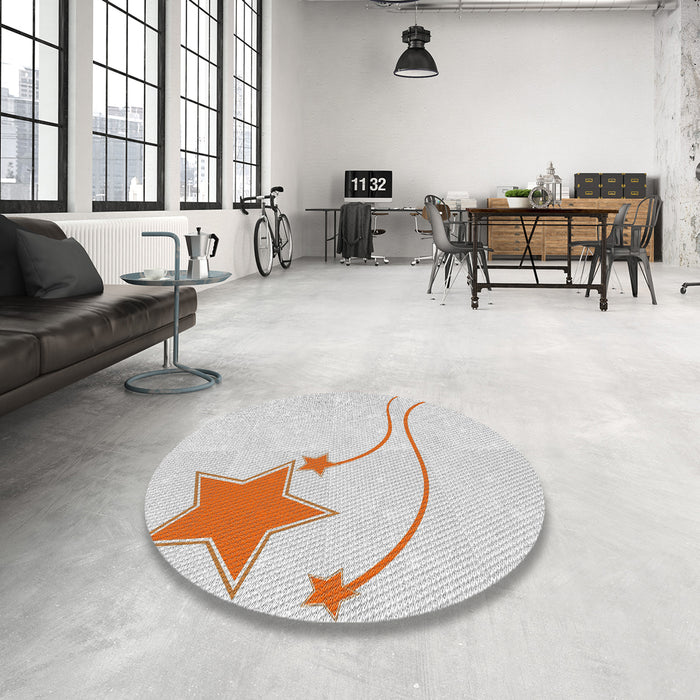 Round Patterned Off-White Novelty Rug in a Office, pat3432