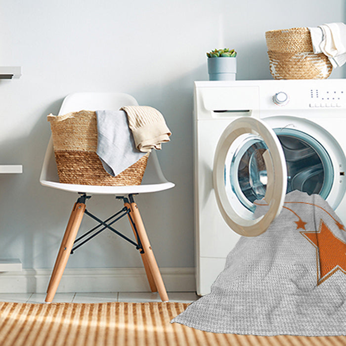 Machine Washable Transitional White Smoke Rug in a Washing Machine, wshpat3432