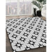 Patterned Ash Gray Novelty Rug in Family Room, pat3438