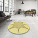 Round Patterned Sun Yellow Rug in a Office, pat3451yw