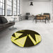 Round Patterned Midnight Gray Rug in a Office, pat3463yw