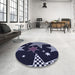 Round Patterned Black Rug in a Office, pat3464blu