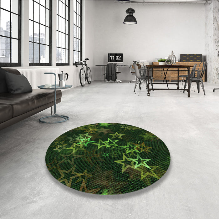 Round Patterned Black Rug in a Office, pat3465grn
