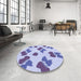 Round Patterned Blue Rug in a Office, pat3478blu