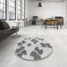 Round Patterned Silver Gray Rug in a Office, pat3478gry