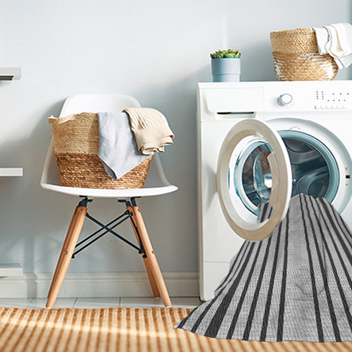 Machine Washable Transitional Carbon Gray Rug in a Washing Machine, wshpat3495gry