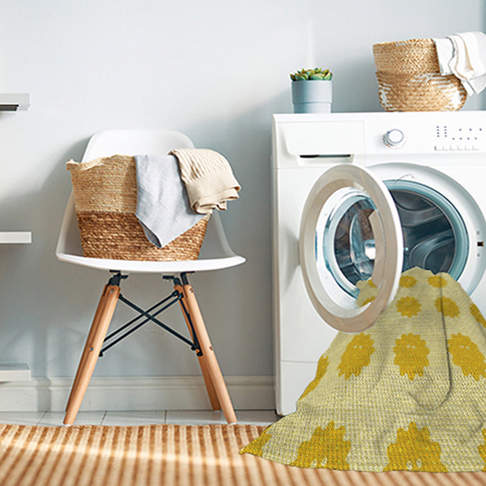 Machine Washable Transitional Yellow Rug in a Washing Machine, wshpat3508yw