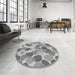 Round Patterned Smokey Gray Rug in a Office, pat3525gry