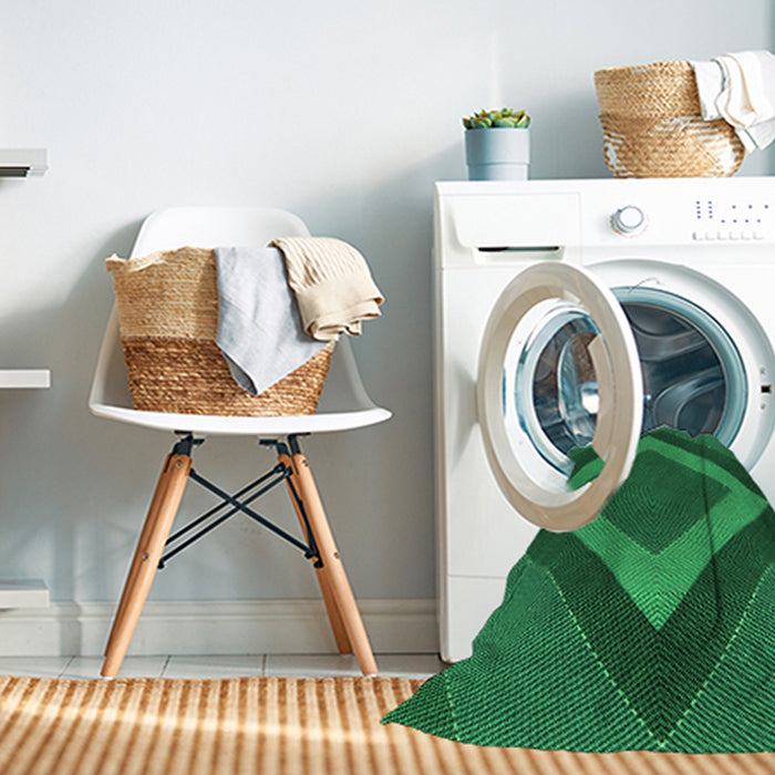 Machine Washable Transitional Deep Emerald Green Rug in a Washing Machine, wshpat3531grn