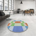 Round Patterned Platinum Gray Novelty Rug in a Office, pat3546