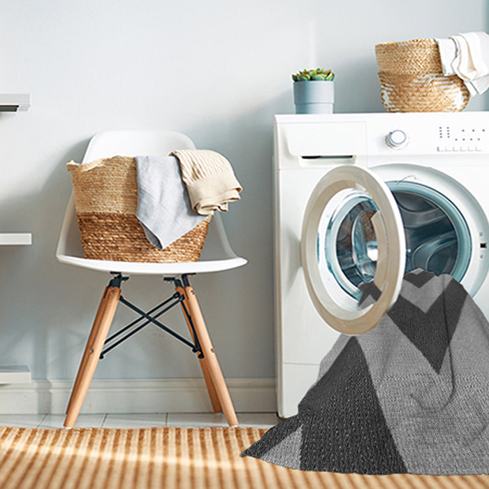 Machine Washable Transitional Dark Gray Rug in a Washing Machine, wshpat3547gry