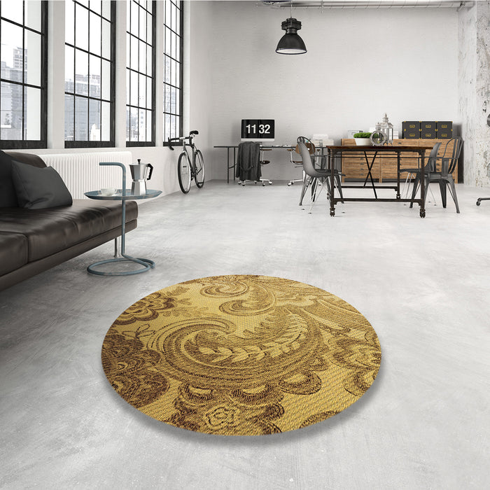 Round Patterned Orange Rug in a Office, pat3556brn