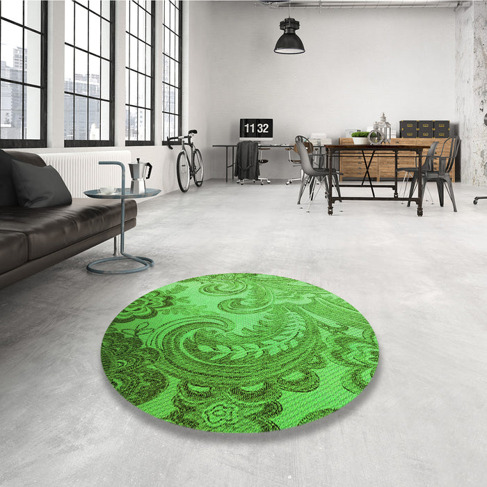 Round Patterned Forest Green Rug in a Office, pat3556grn
