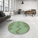 Round Patterned Fern Green Rug in a Office, pat3563lblu