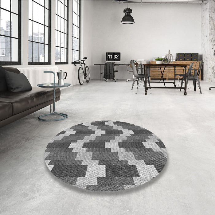 Round Patterned Dark Gray Rug in a Office, pat3569gry