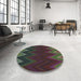 Round Patterned Mid Gray Novelty Rug in a Office, pat3589