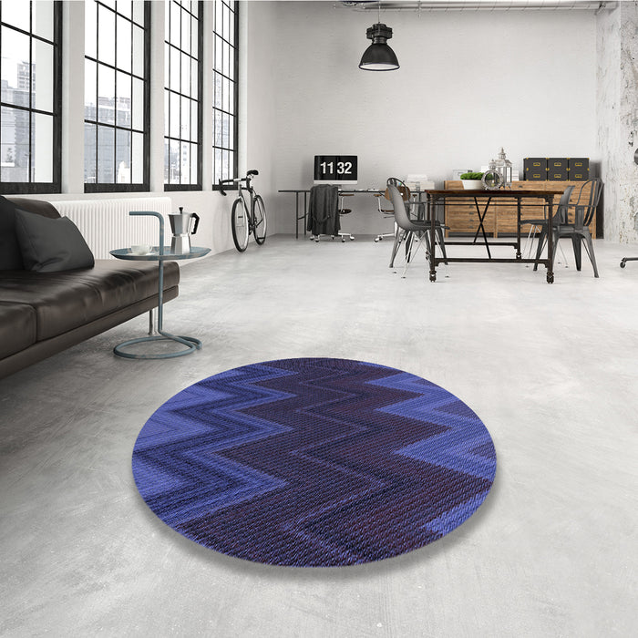 Round Patterned Royal Blue Rug in a Office, pat3590blu
