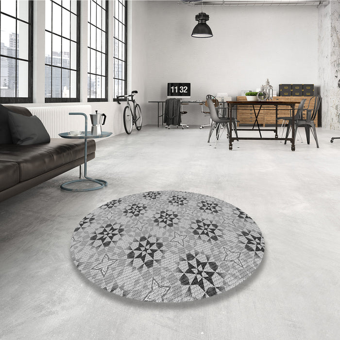 Round Patterned Silver Gray Rug in a Office, pat3610gry
