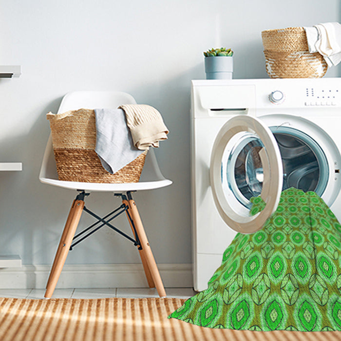 Machine Washable Transitional Emerald Green Rug in a Washing Machine, wshpat3611grn