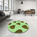 Round Patterned Jade Green Rug in a Office, pat3652grn