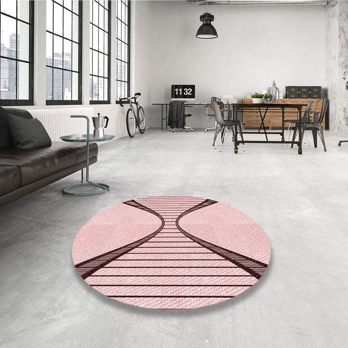 Round Patterned Red Rug in a Office, pat3653rd