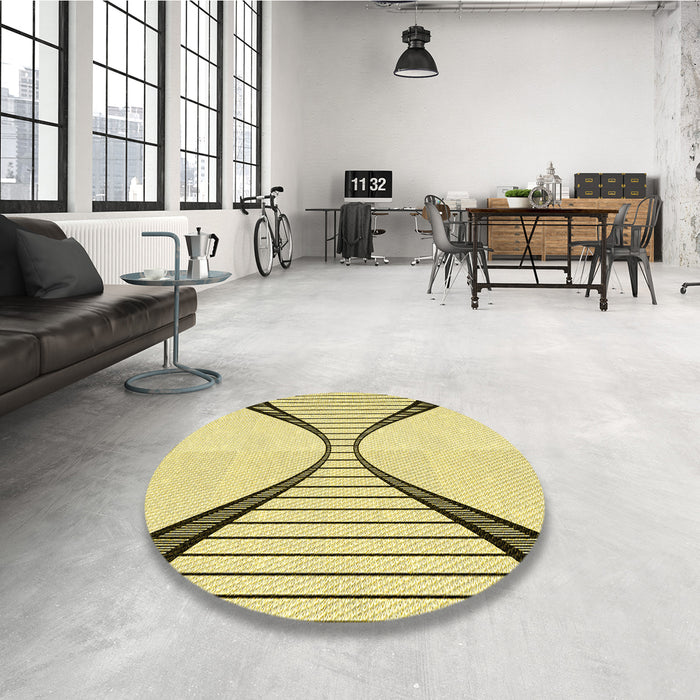 Round Patterned Sun Yellow Rug in a Office, pat3653yw
