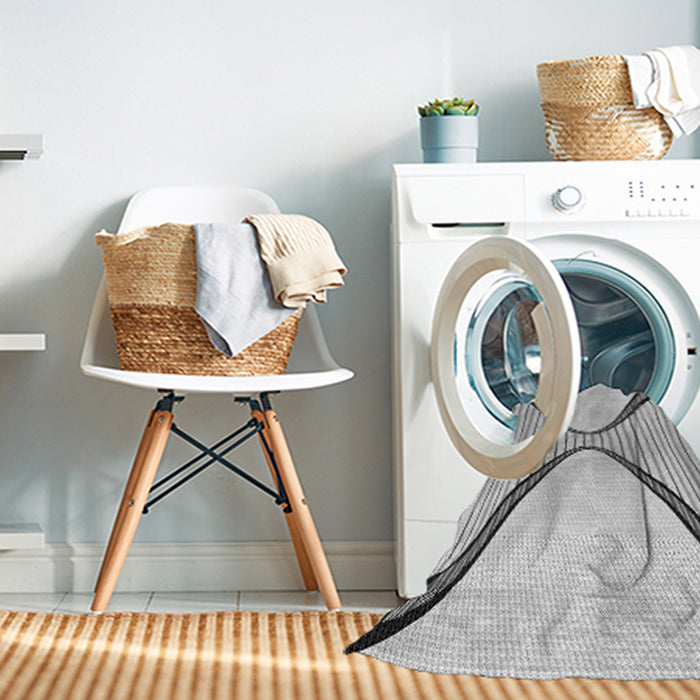 Machine Washable Transitional White Smoke Rug in a Washing Machine, wshpat3653