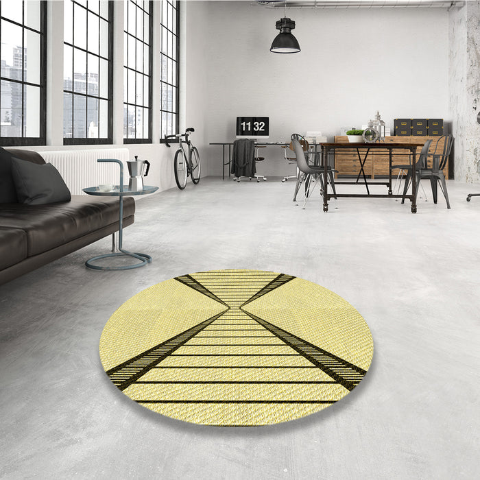 Round Patterned Sun Yellow Rug in a Office, pat3656yw