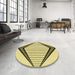 Round Patterned Sun Yellow Rug in a Office, pat3657yw