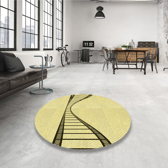 Round Patterned Sun Yellow Rug in a Office, pat3658yw