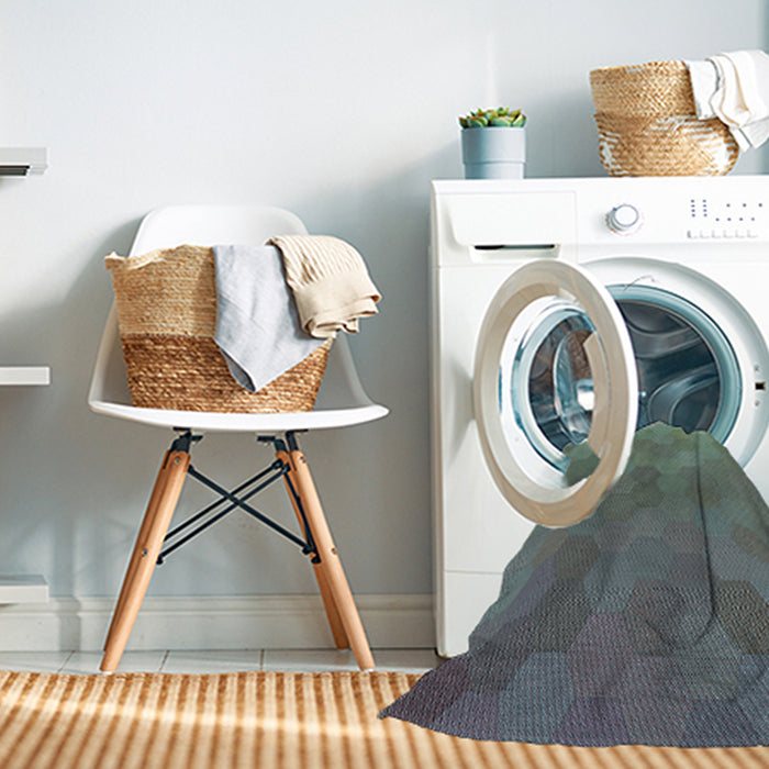 Machine Washable Transitional Carbon Gray Rug in a Washing Machine, wshpat3743lblu