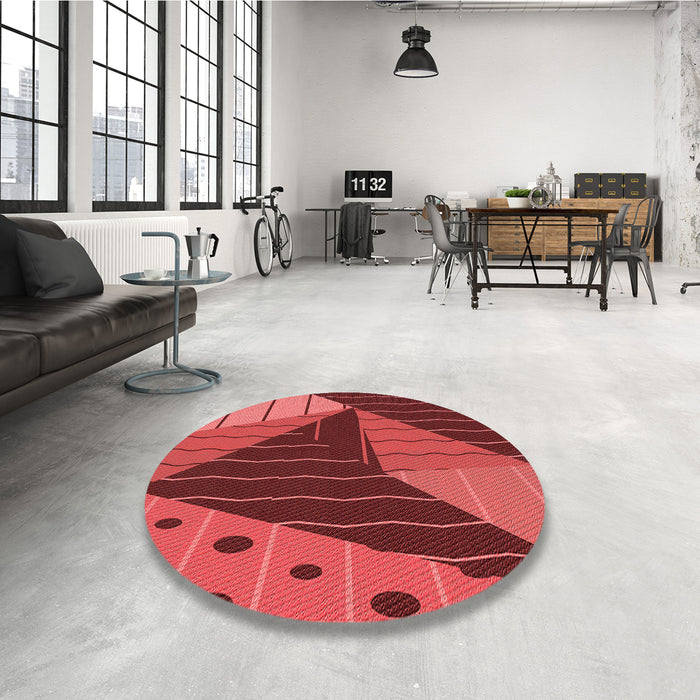 Round Patterned Red Rug in a Office, pat377rd