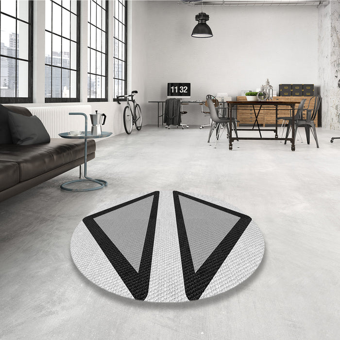 Round Patterned Ash Gray Rug in a Office, pat3772gry