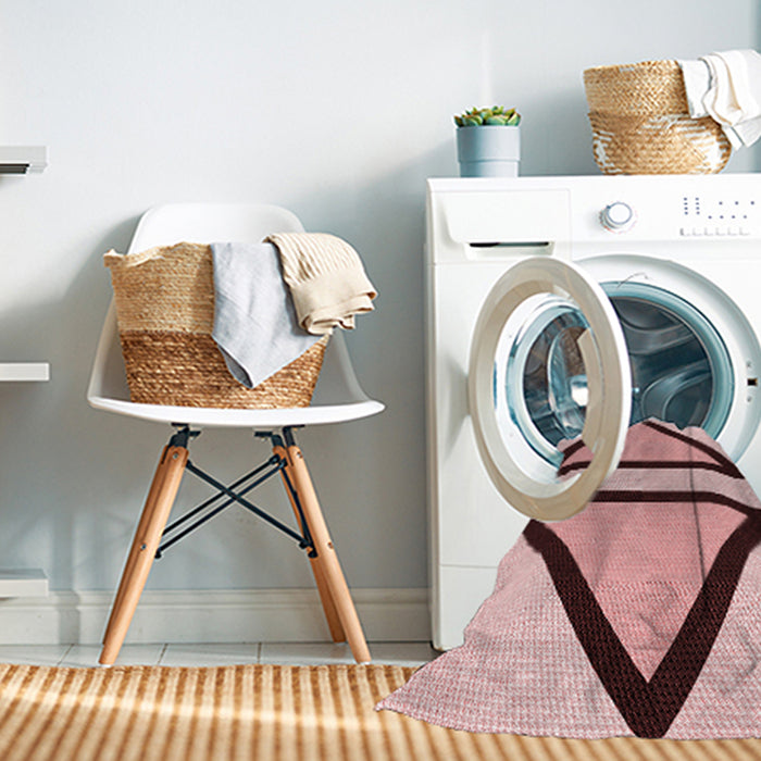 Machine Washable Transitional Pink Rug in a Washing Machine, wshpat3772rd