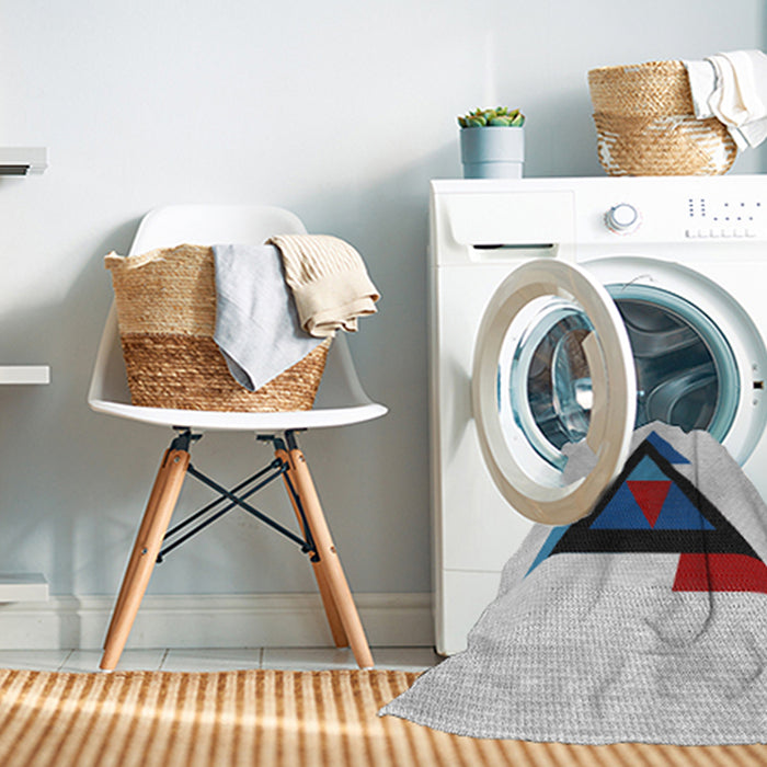 Machine Washable Transitional White Smoke Rug in a Washing Machine, wshpat3773