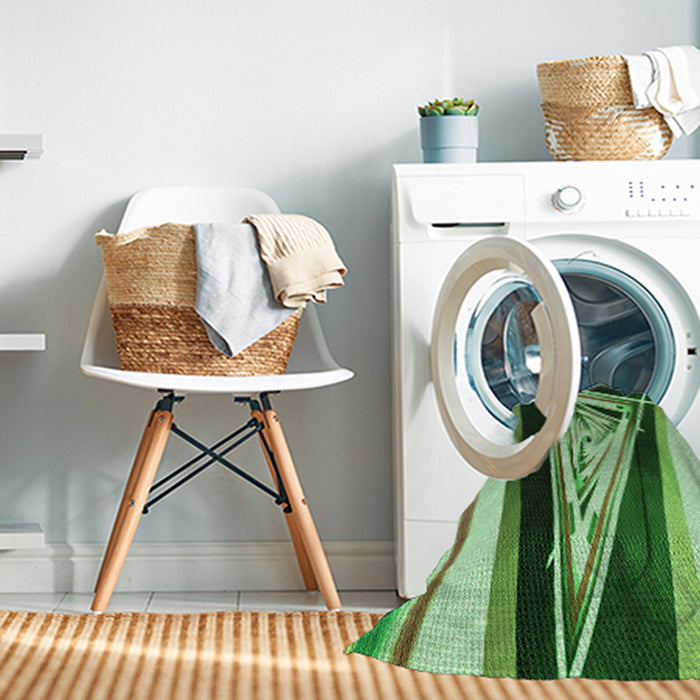 Machine Washable Transitional Deep Emerald Green Rug in a Washing Machine, wshpat3778grn