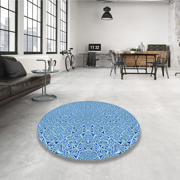 Round Patterned Blue Rug in a Office, pat3796lblu