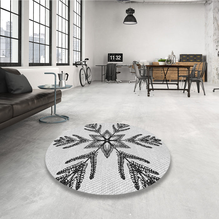 Round Patterned Platinum Gray Rug in a Office, pat38gry